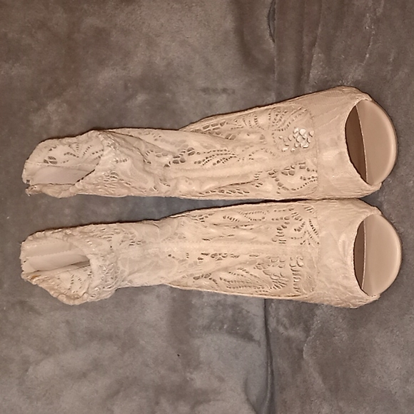 QUPID Floral Lace Peep Toe Stiletto Ankle Boot - Picture 2 of 5